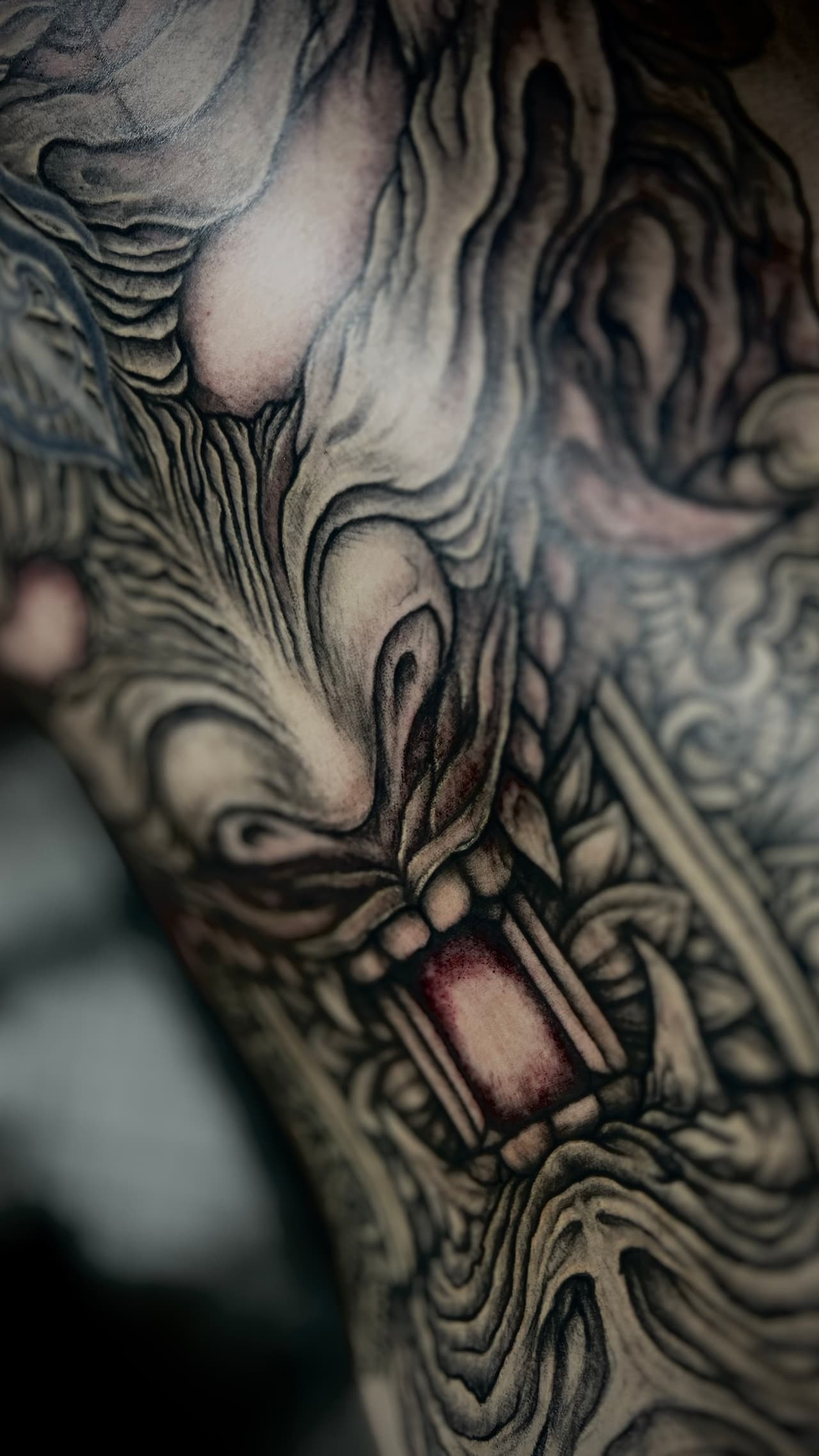 バックピースタトゥーとは: LOYAL TATTOO. It is the ultimate authority and symbol of back-piece tattooing in Japan.